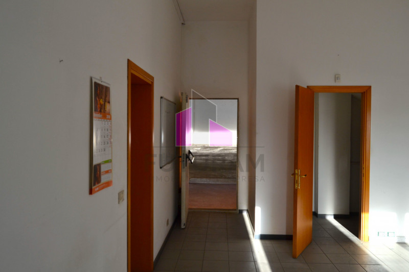 Immagine 3 di Ufficio in affitto  in statale del santo a Limena