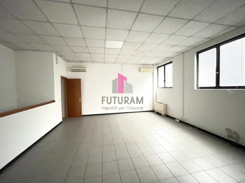 Immagine 9 di Ufficio in affitto  in statale del santo a Limena