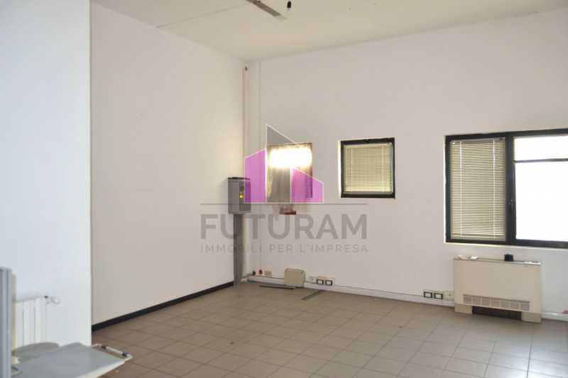 Immagine 13 di Ufficio in affitto  in statale del santo a Limena