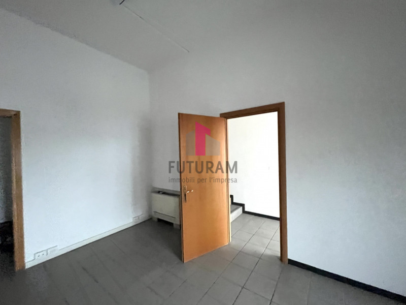 Immagine 16 di Ufficio in affitto  in statale del santo a Limena