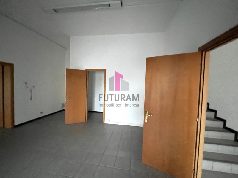 Immagine 17 di Ufficio in affitto  in statale del santo a Limena