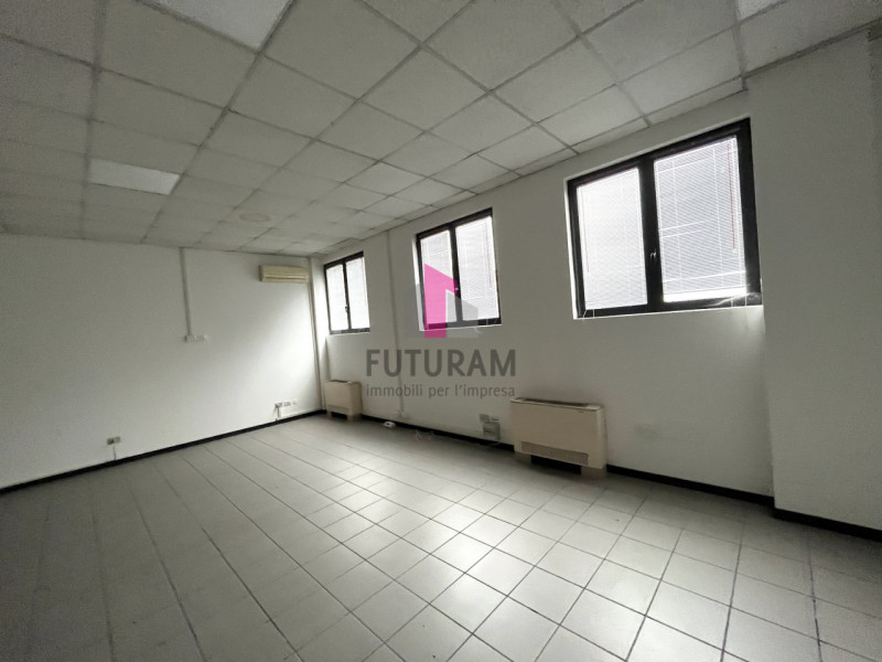 Immagine 22 di Ufficio in affitto  in statale del santo a Limena