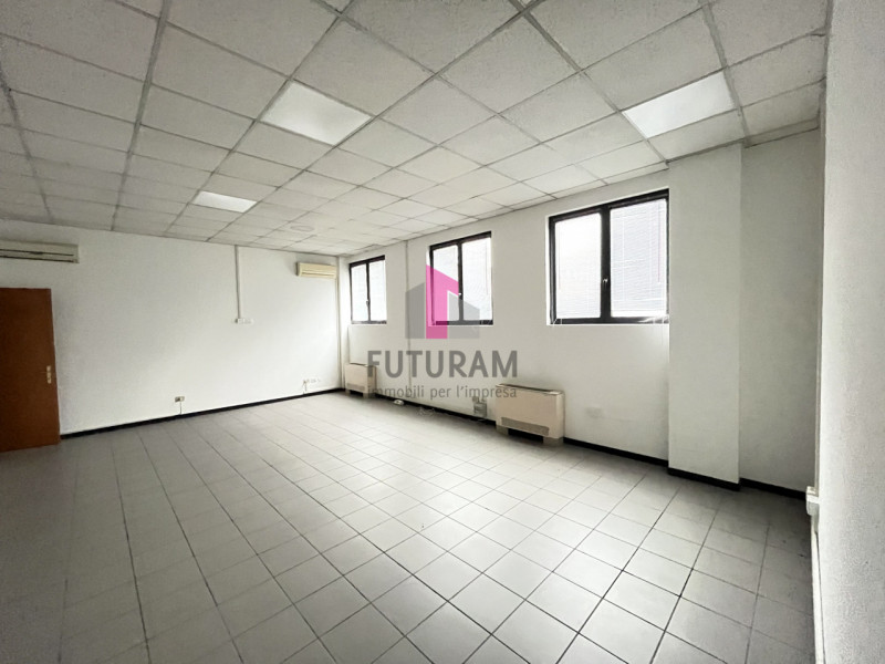 Immagine 25 di Ufficio in affitto  in statale del santo a Limena