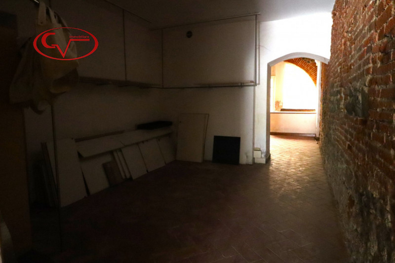 Immagine 4 di Negozio in vendita  in Via Roma a Montevarchi