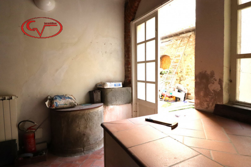 Immagine 7 di Negozio in vendita  in Via Roma a Montevarchi