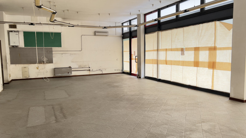Immagine 12 di Negozio in affitto  in via della provvidenza 45 a Rubano