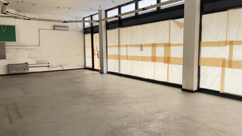 Immagine 13 di Negozio in affitto  in via della provvidenza 45 a Rubano