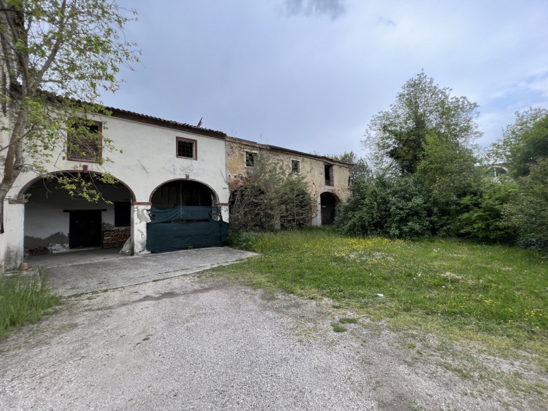 Immagine 5 di Rustico / casale in vendita  in via ponte tezze a Rovolon