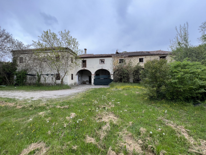 Immagine 7 di Rustico / casale in vendita  in via ponte tezze a Rovolon