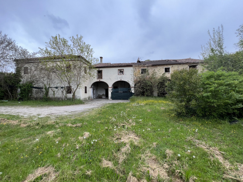 Immagine 8 di Rustico / casale in vendita  in via ponte tezze a Rovolon