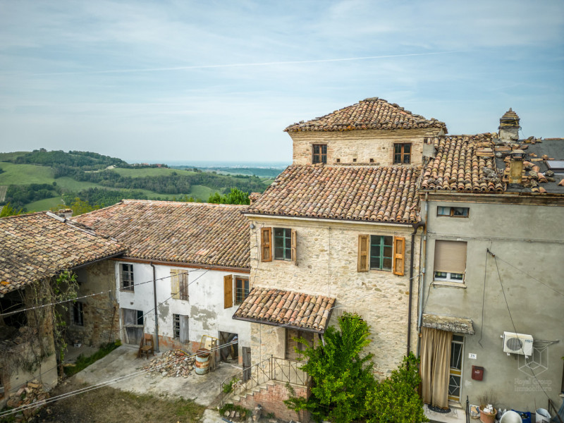 Immagine 11 di Rustico / casale in vendita  in ca Paolini a Medesano