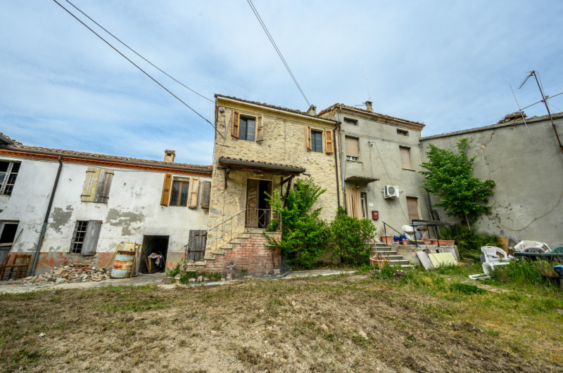 Immagine 41 di Rustico / casale in vendita  in ca Paolini a Medesano