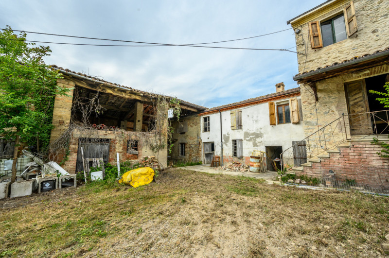 Immagine 45 di Rustico / casale in vendita  in ca Paolini a Medesano