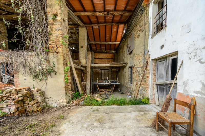 Immagine 46 di Rustico / casale in vendita  in ca Paolini a Medesano