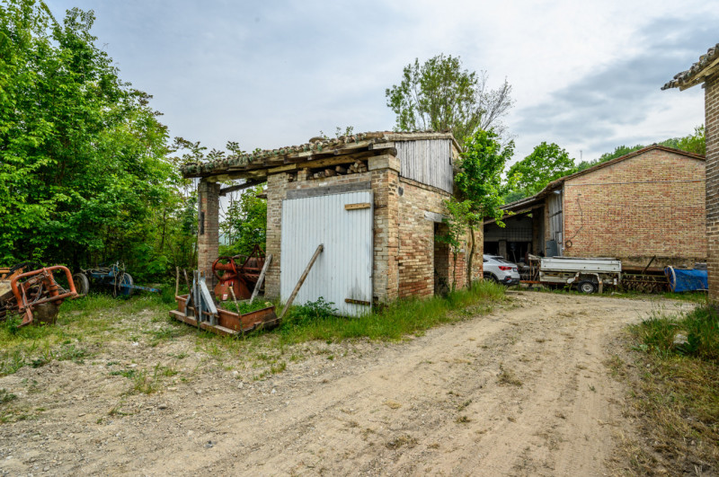 Immagine 52 di Rustico / casale in vendita  in ca Paolini a Medesano