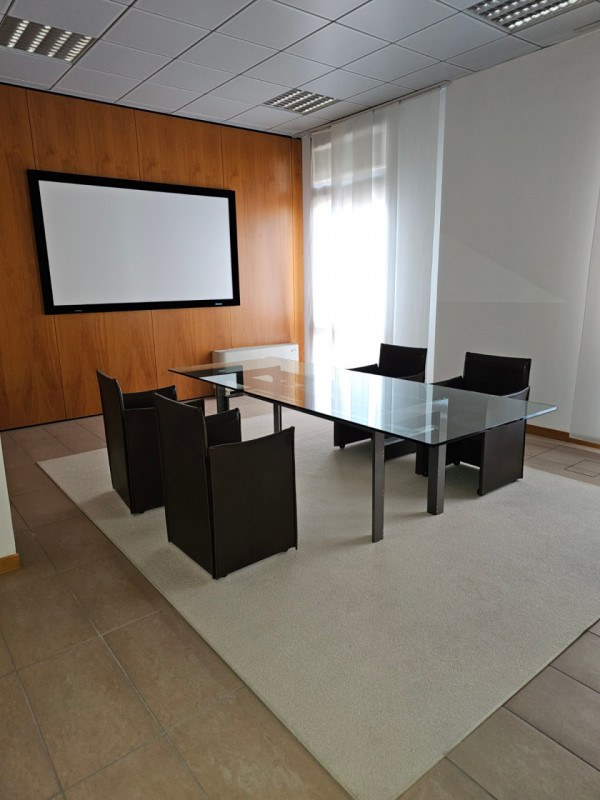 Immagine 1 di Ufficio in vendita  in piazza insurrezione a Padova