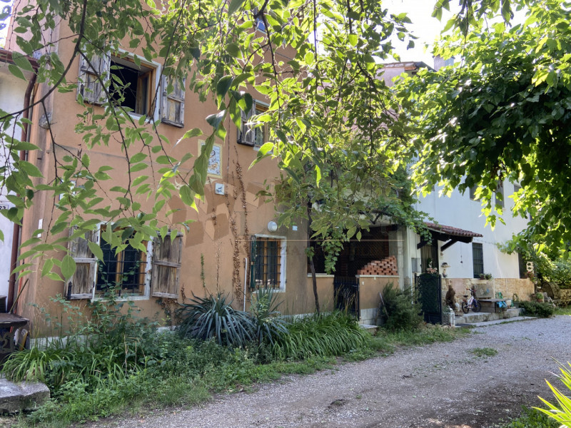 Immagine 1 di Rustico / casale in vendita  a Sarego