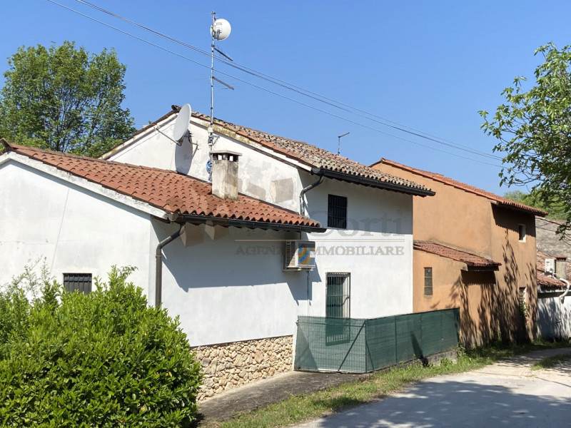 Immagine 7 di Rustico / casale in vendita  a Sarego