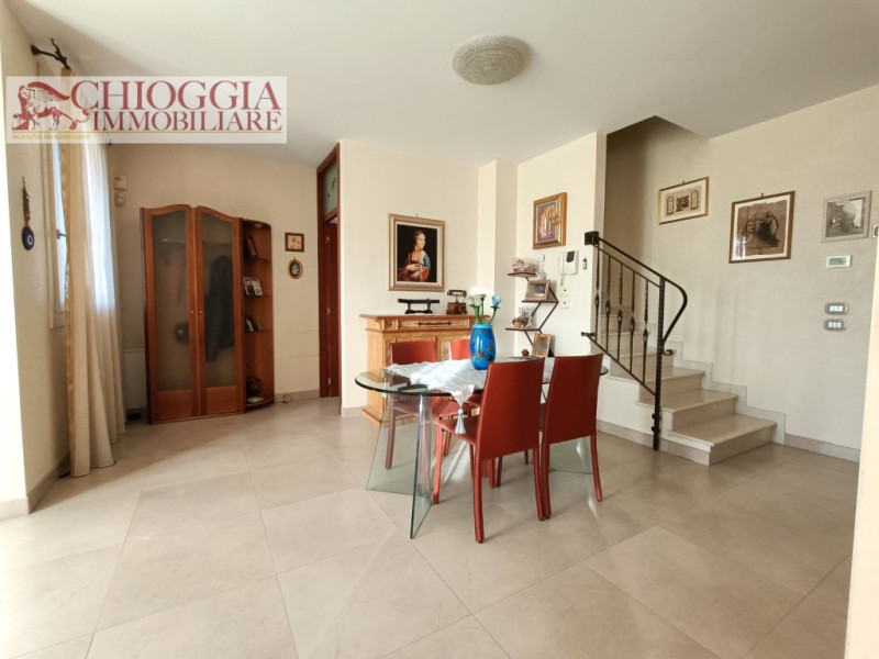 Immagine 10 di Casa bifamiliare in vendita  in Via San Giuseppe a Chioggia