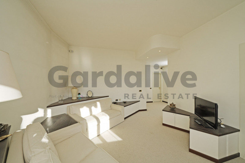 Immagine 5 di Appartamento in vendita  a Gardone Riviera