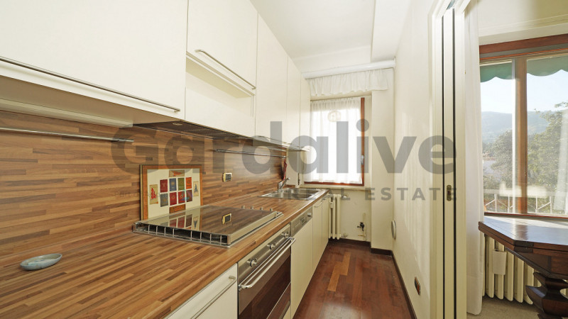 Immagine 6 di Appartamento in vendita  a Gardone Riviera