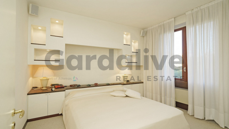 Immagine 7 di Appartamento in vendita  a Gardone Riviera