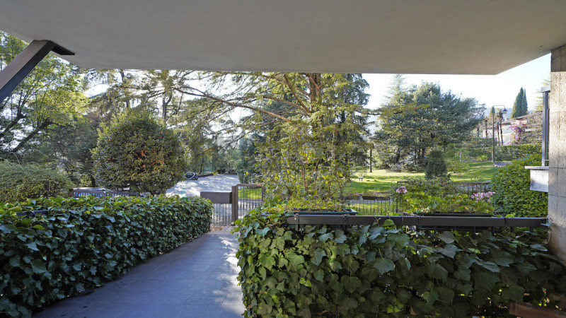 Immagine 9 di Appartamento in vendita  a Gardone Riviera