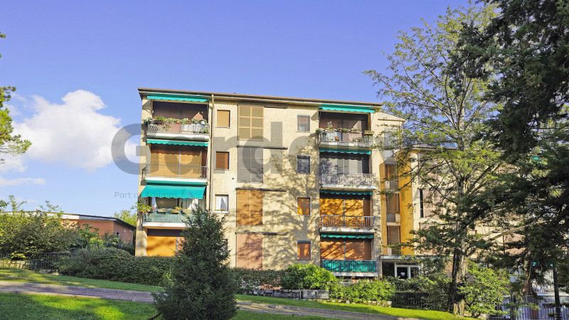 Immagine 11 di Appartamento in vendita  a Gardone Riviera