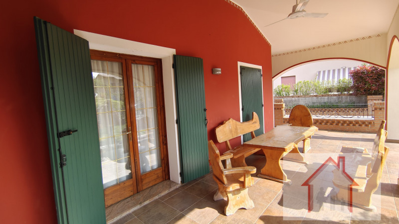 Immagine 1 di Villa in vendita  a Arcade
