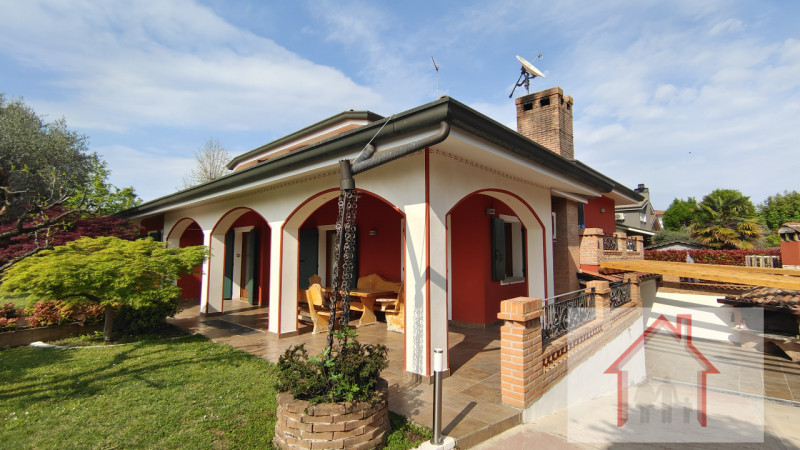 Immagine 2 di Villa in vendita  a Arcade