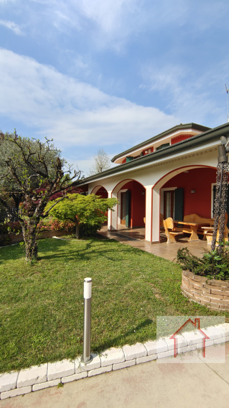 Immagine 5 di Villa in vendita  a Arcade