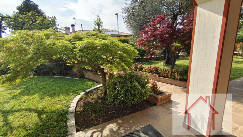 Immagine 6 di Villa in vendita  a Arcade