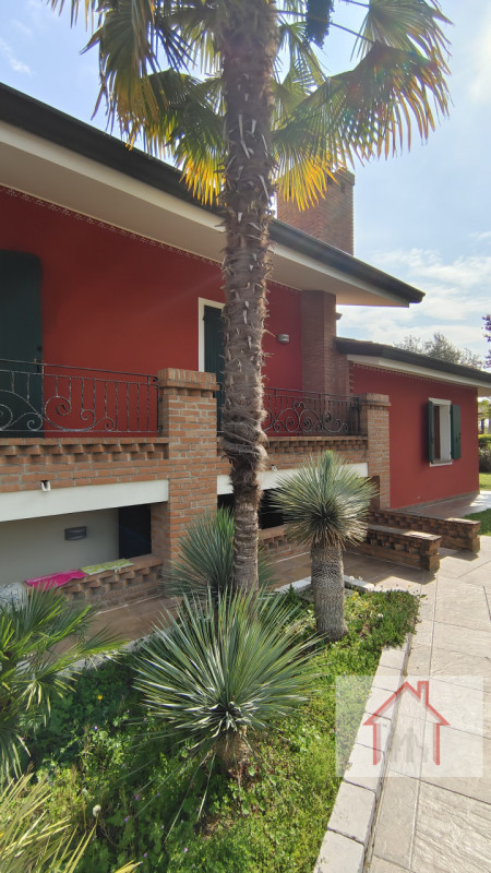 Immagine 7 di Villa in vendita  a Arcade