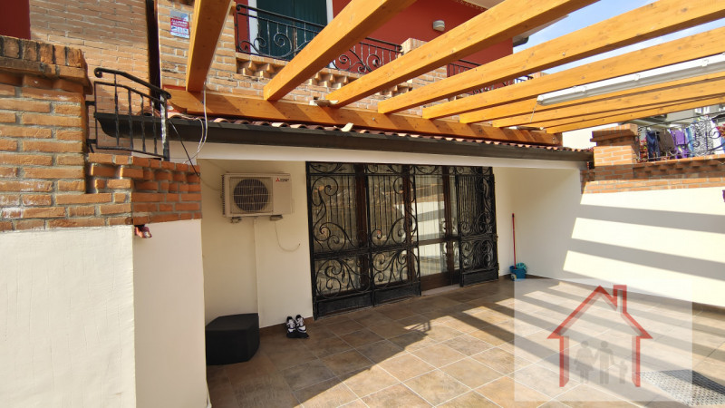 Immagine 11 di Villa in vendita  a Arcade