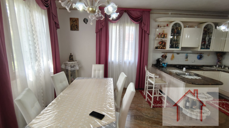 Immagine 13 di Villa in vendita  a Arcade