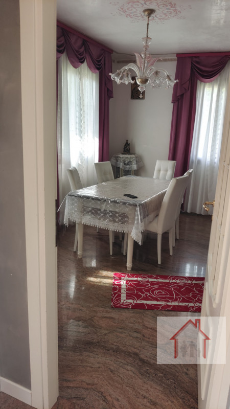 Immagine 15 di Villa in vendita  a Arcade