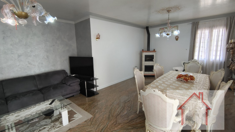 Immagine 18 di Villa in vendita  a Arcade