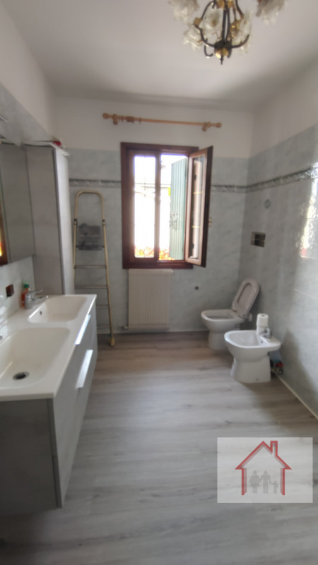 Immagine 28 di Villa in vendita  a Arcade