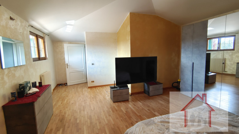 Immagine 34 di Villa in vendita  a Arcade