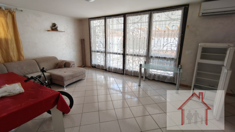 Immagine 37 di Villa in vendita  a Arcade