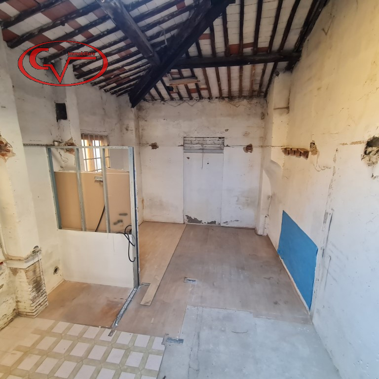 Immagine 6 di Magazzino in vendita  in via trento a Montevarchi