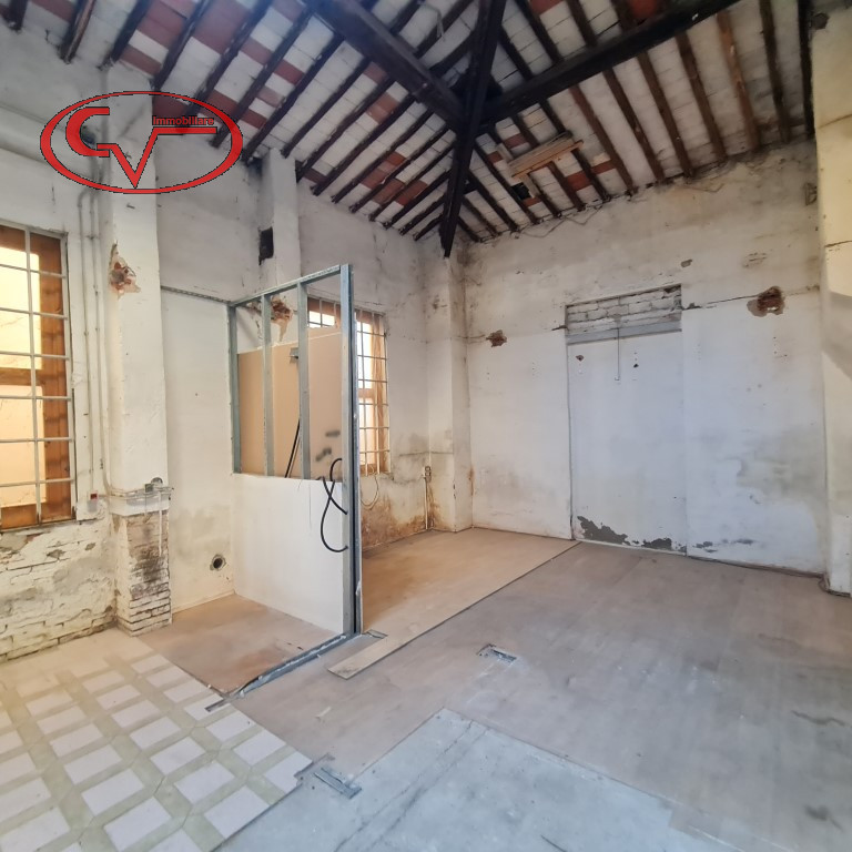 Immagine 7 di Magazzino in vendita  in via trento a Montevarchi