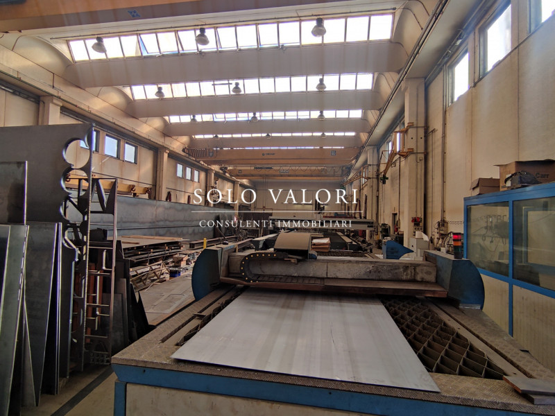 Immagine 2 di Capannone industriale in vendita  a Treviso