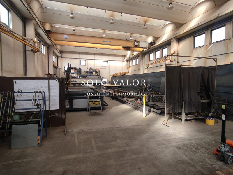 Immagine 3 di Capannone industriale in vendita  a Treviso