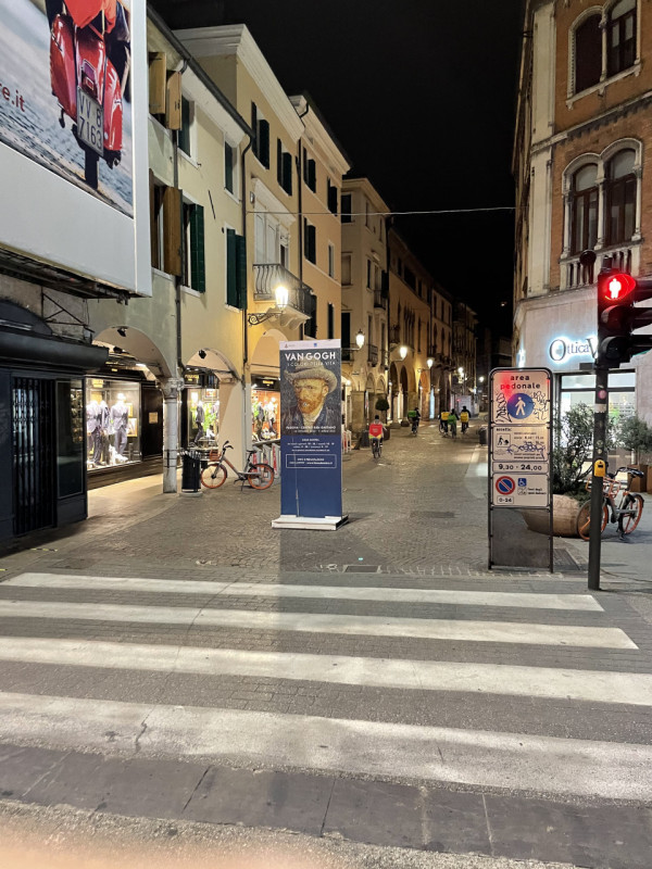 Immagine 4 di Attività commerciale in vendita  in Piazza delle Erbe a Padova