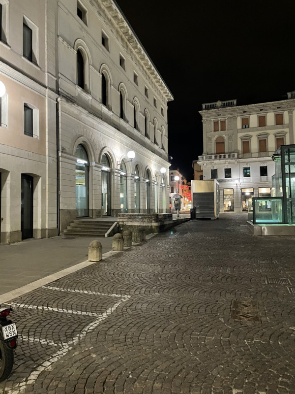 Immagine 7 di Attività commerciale in vendita  in Piazza delle Erbe a Padova