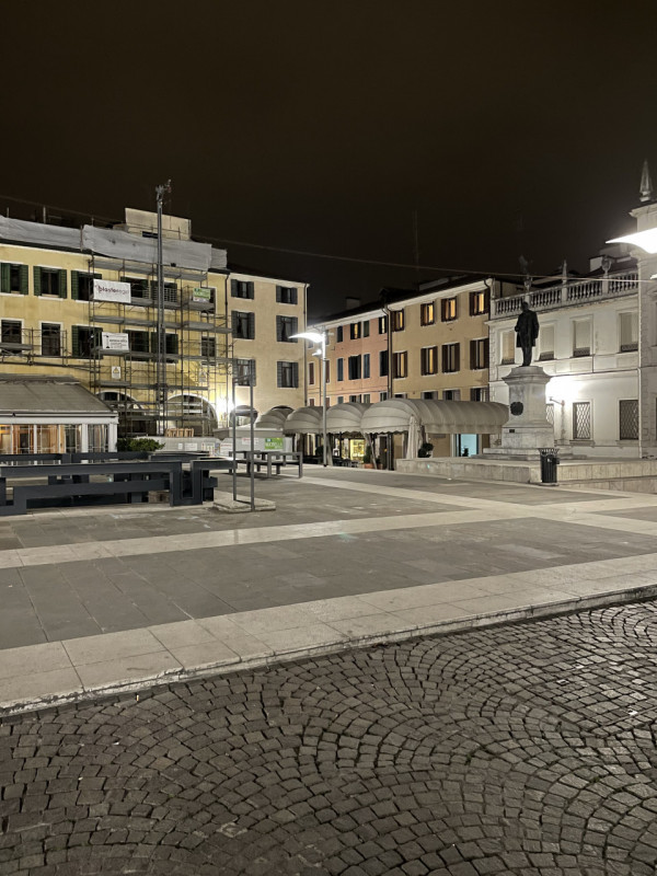 Immagine 8 di Attività commerciale in vendita  in Piazza delle Erbe a Padova