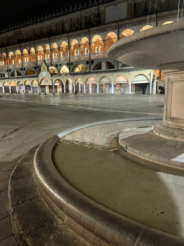 Immagine 19 di Attività commerciale in vendita  in Piazza delle Erbe a Padova