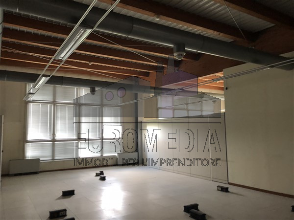 Immagine 2 di Ufficio in vendita  a Vicenza