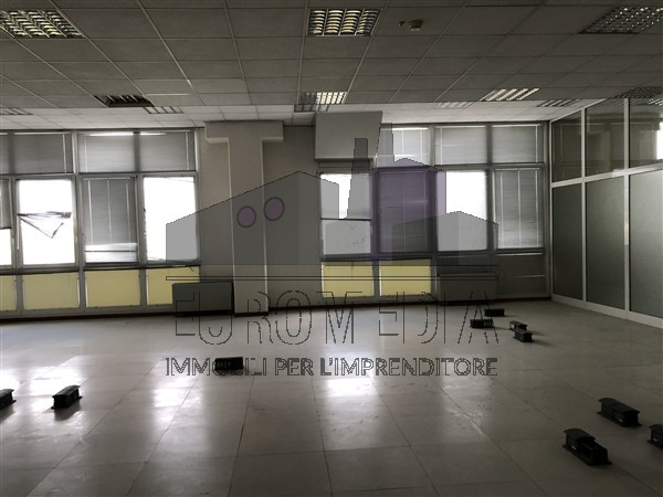 Immagine 6 di Ufficio in vendita  a Vicenza